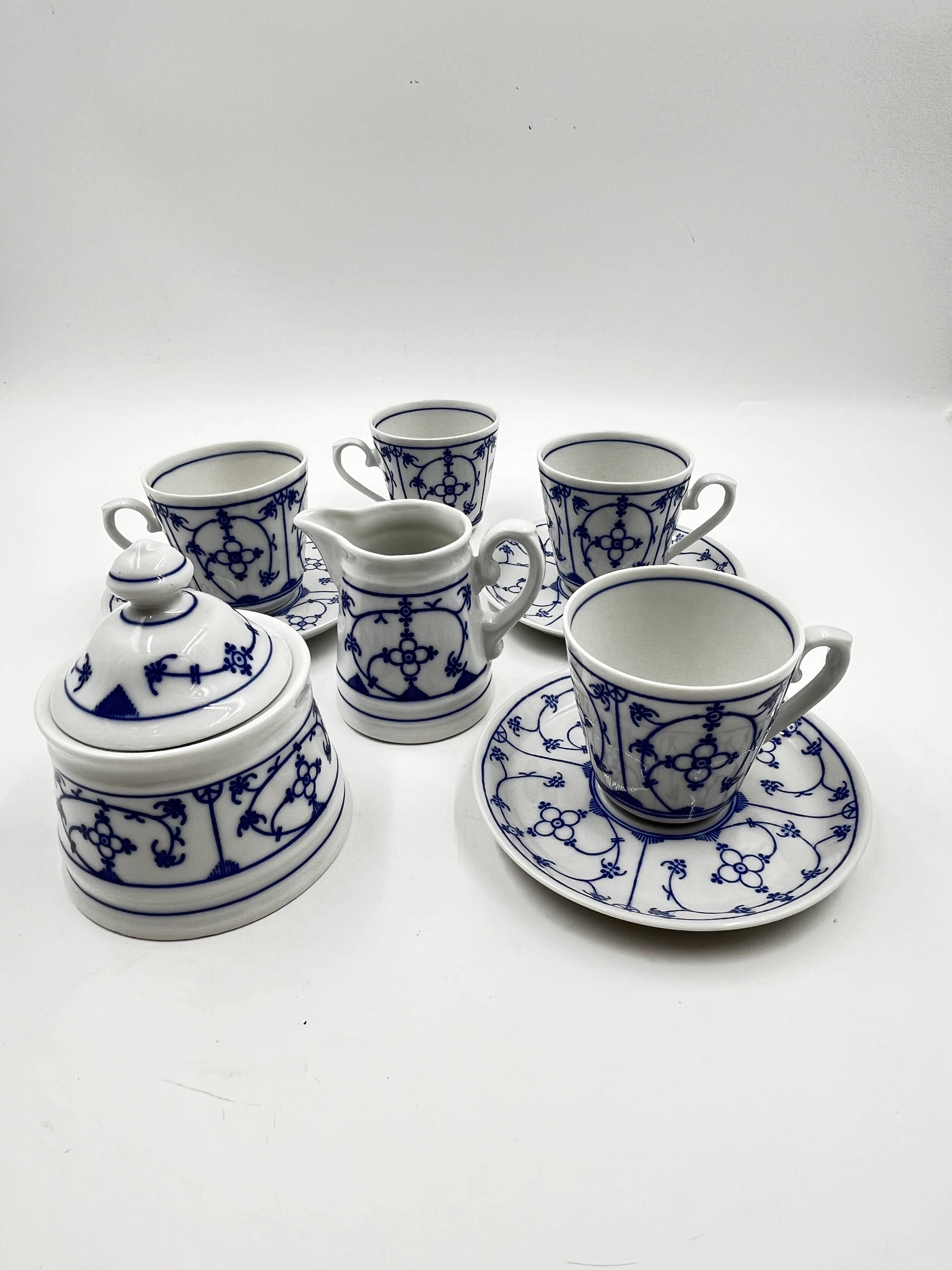 Set of 4 winterling cups, milk jug and sugar bowl