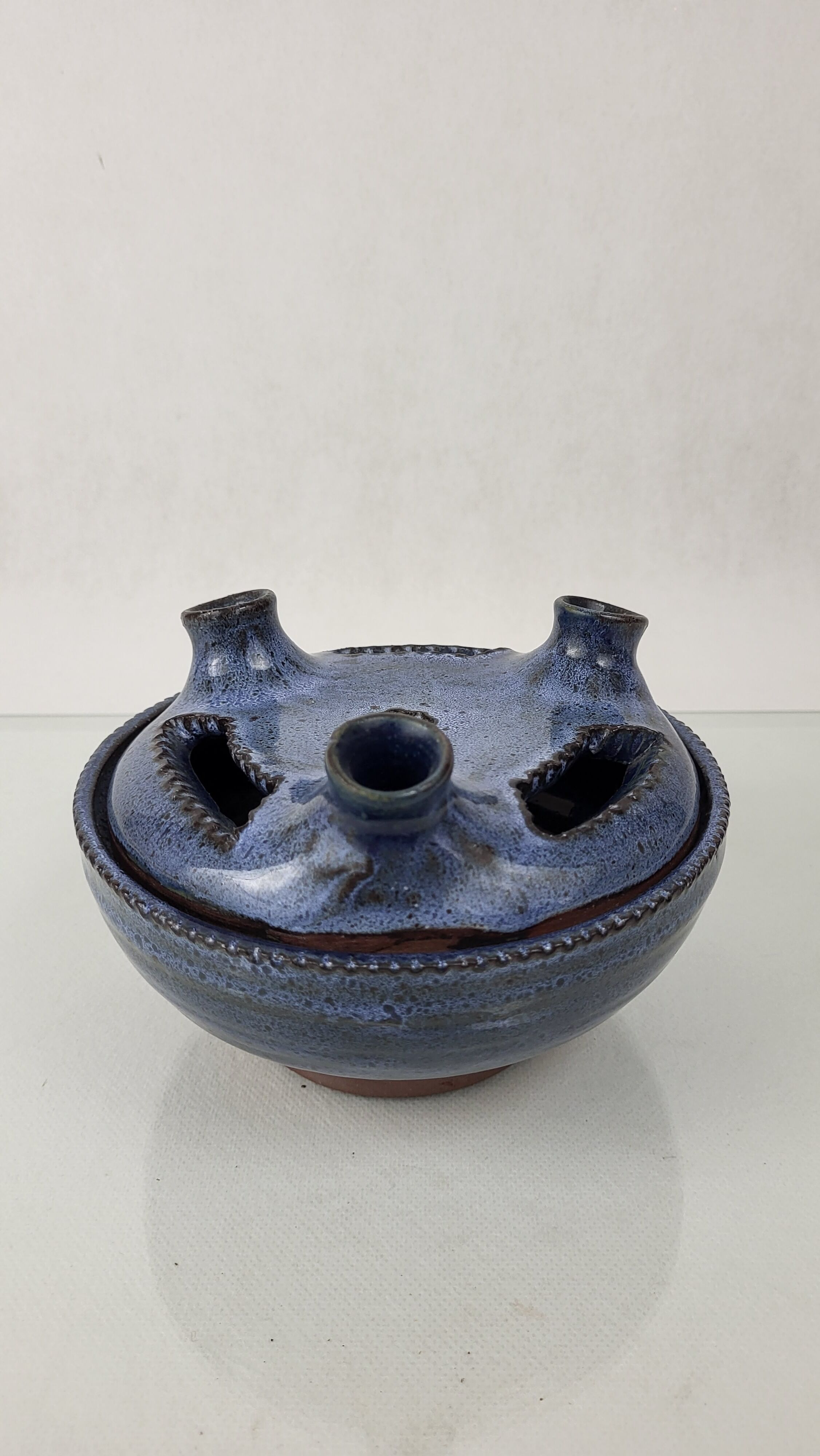 Pique vase flowers in sandstone Pierlot Ratilly