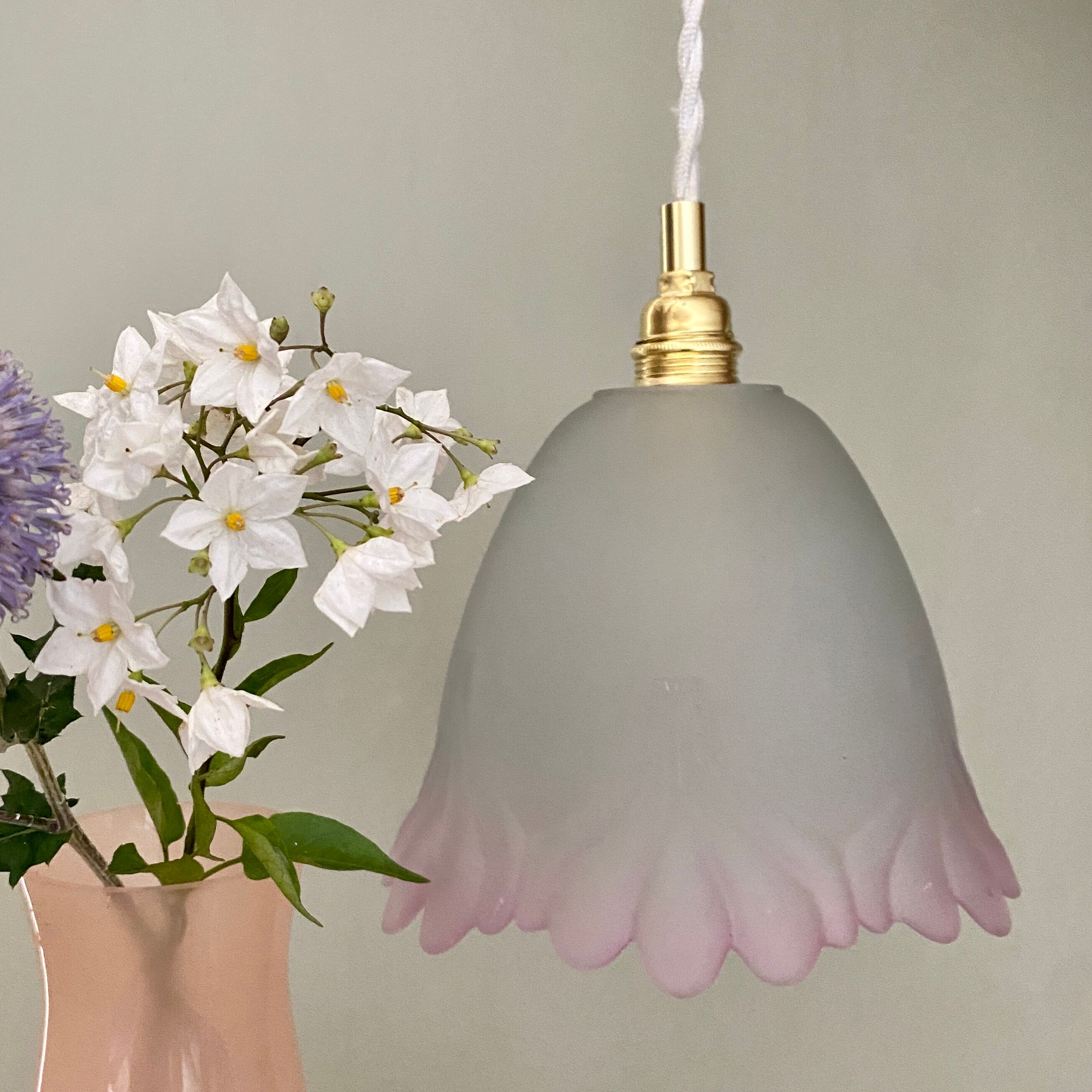 Vintage tulip suspension in frosted glass half white half pink