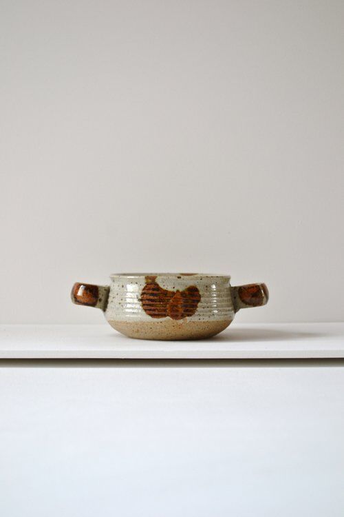Double handle serving bowl
