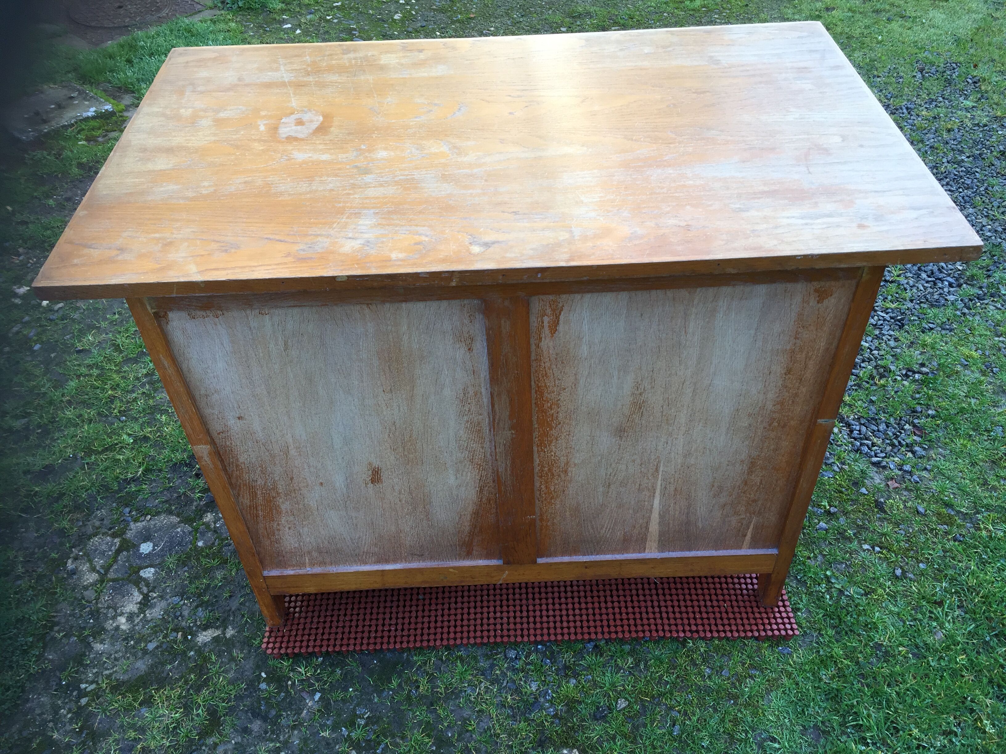 Vintage oak desk with 5 drawers and 1 pull.