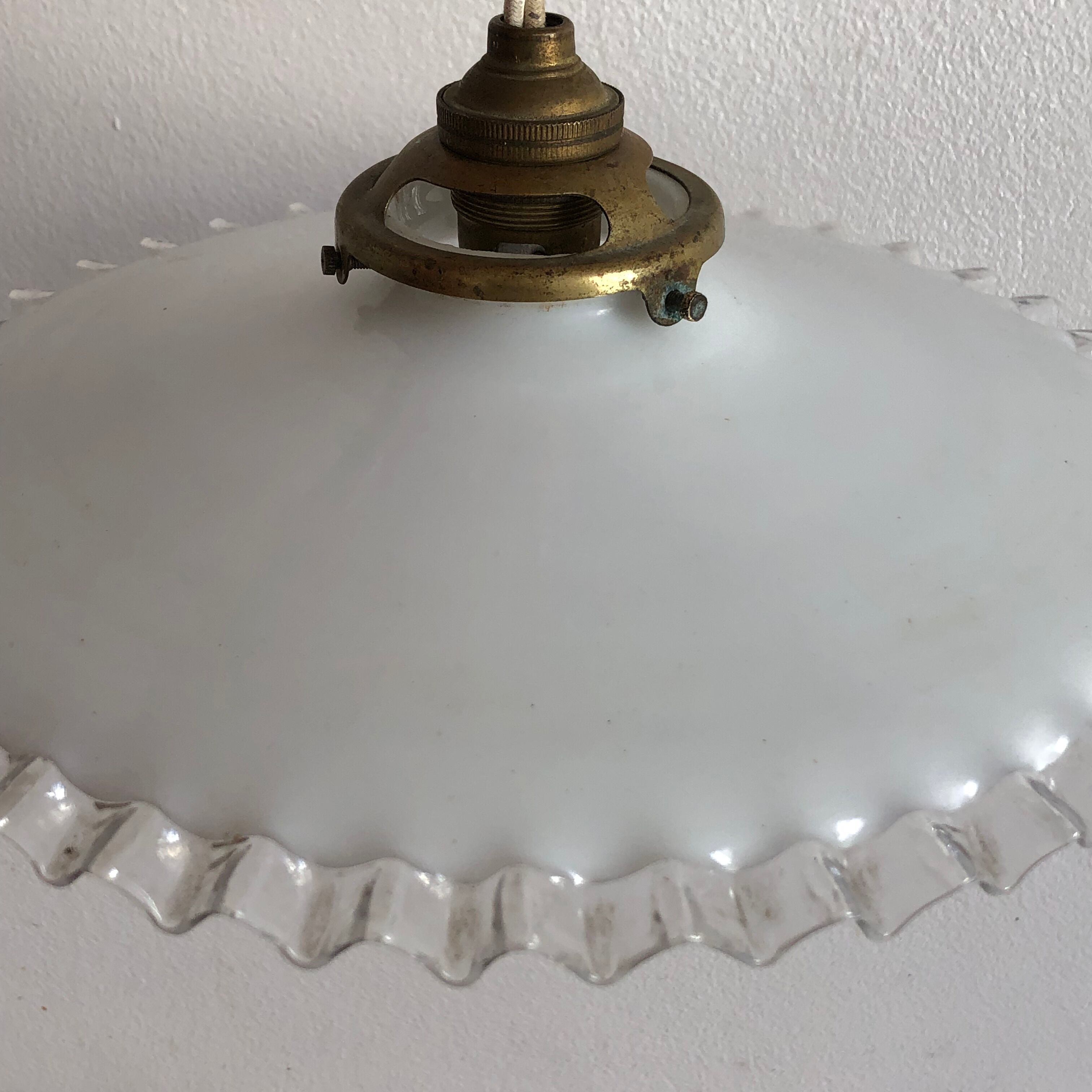 Suspension opaline, éclairage vintage