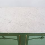 Buffet/comptoir/table d'appoint ancien unique, de couleur verte, datant de la fin du XIXe/début du XXe siècle, avec un plateau en marbre.
