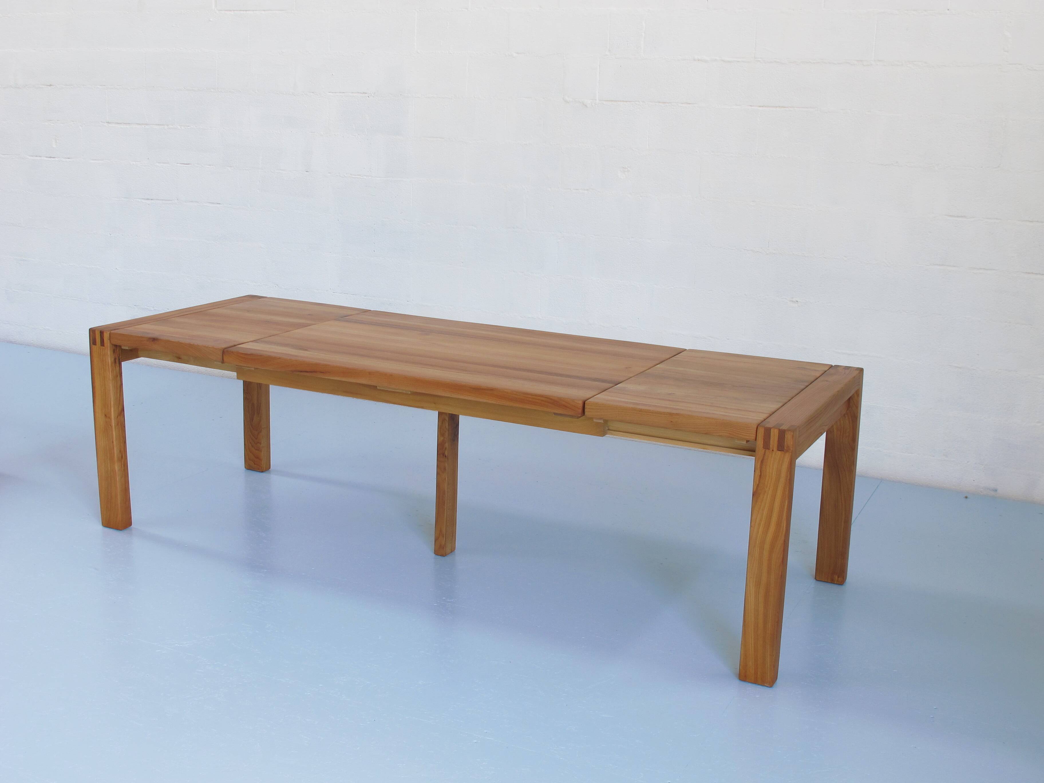 Solid oak table model Vendée at Regain
