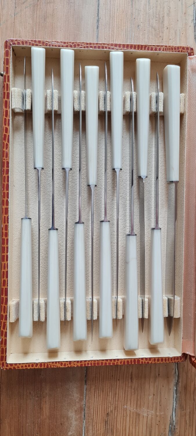 Set of 12 Bakelite knives