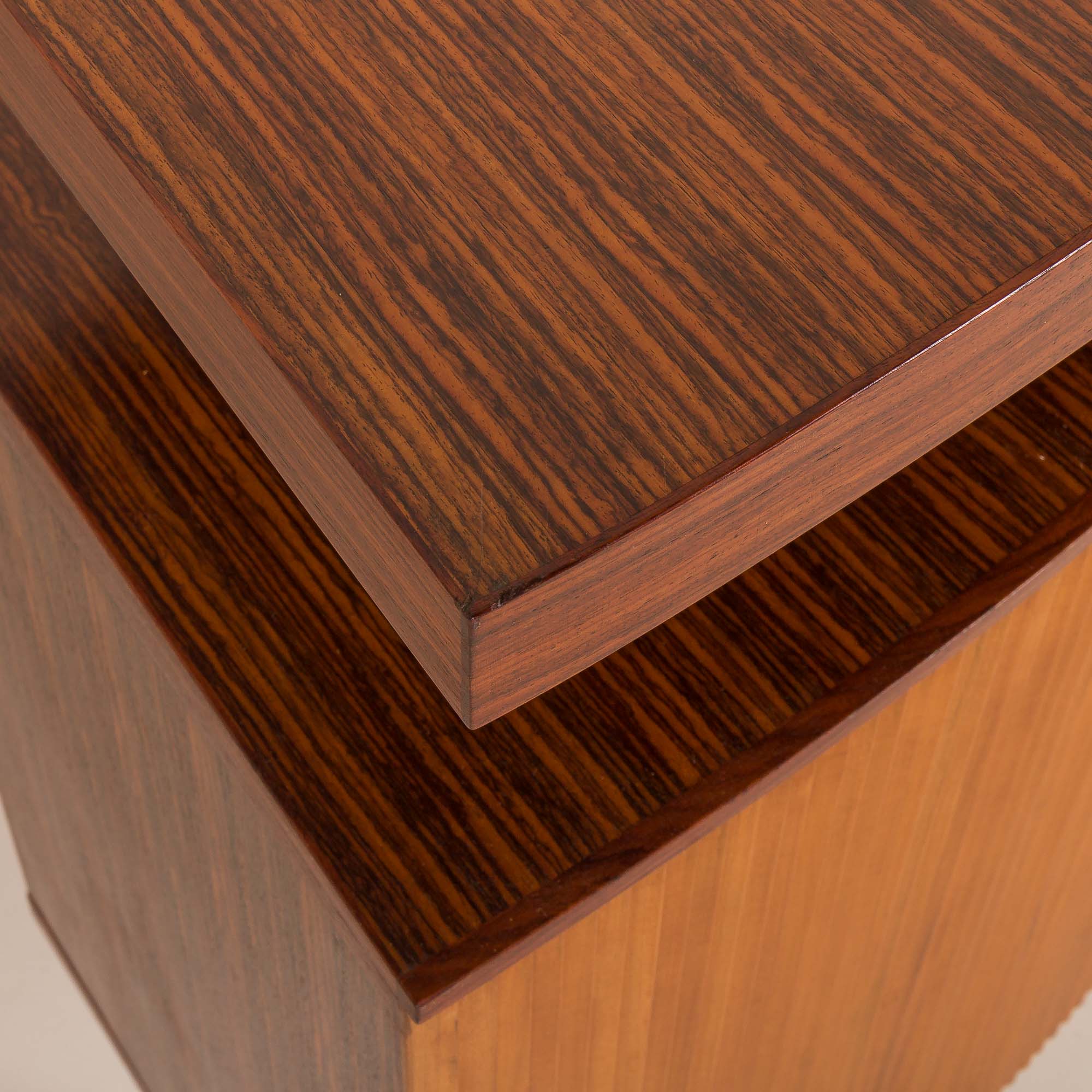 Cabinet de bar italien du milieu du siècle attribué à Carlo Hauner et Martin Eisler, Italie années 1960.