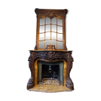 Cheminée en marbre et son trumeau en bois sculpté