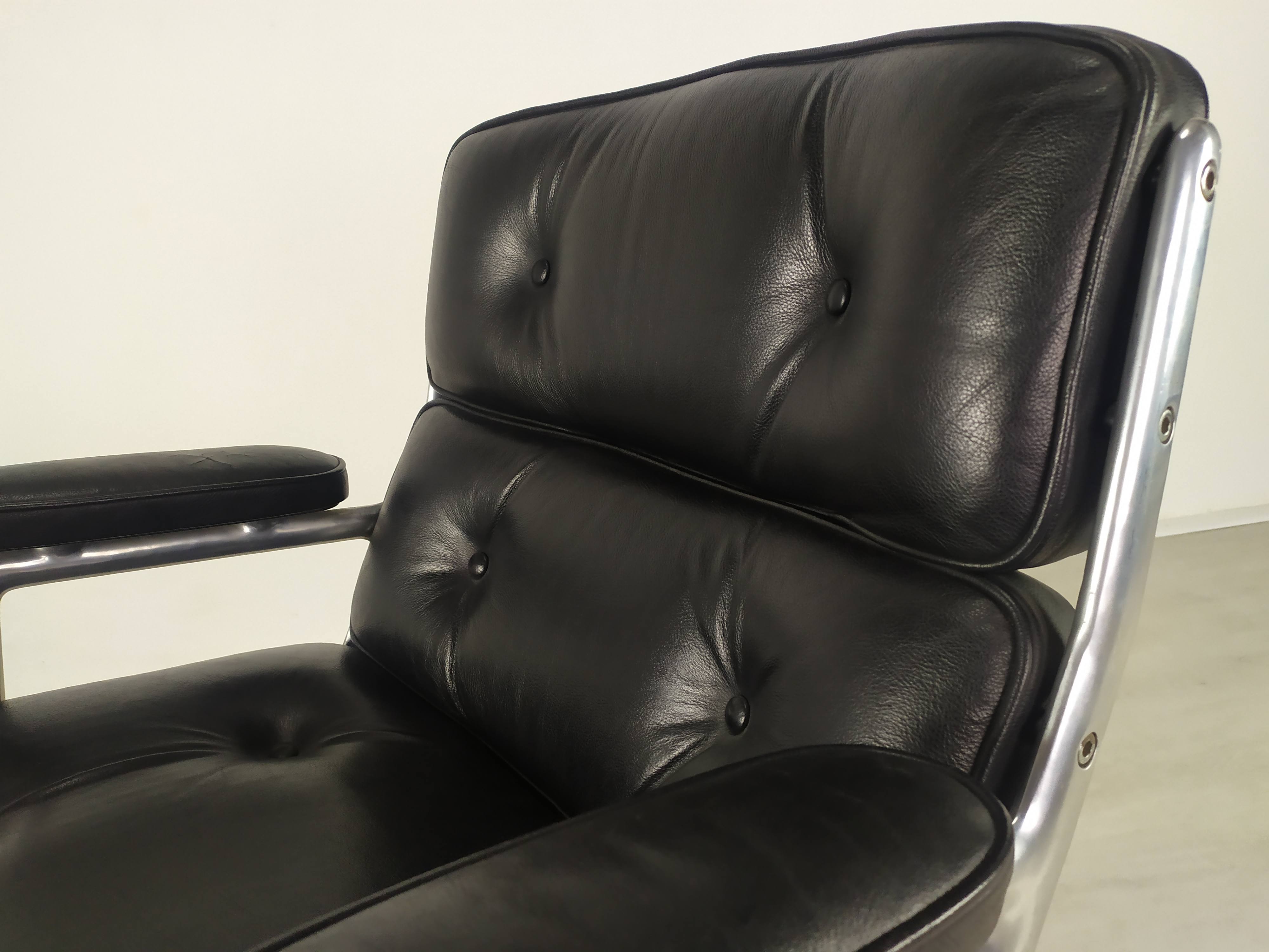 Eames leather lobby chair