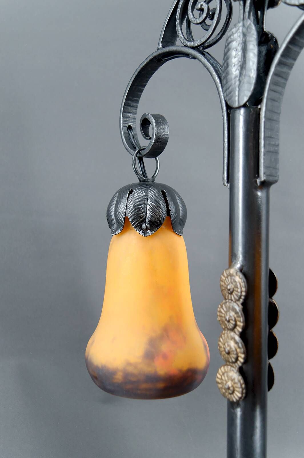 Lampe bicéphale Art Déco, fer forgé à double patine– Muller Frères, c. 1920