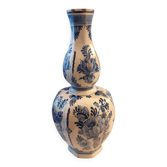 delftware vase
