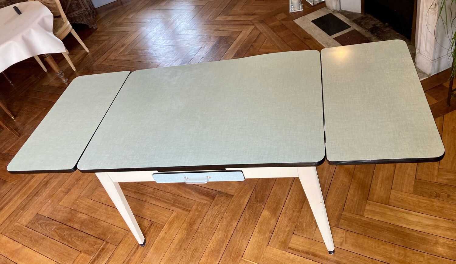Water-green extendable Formica table