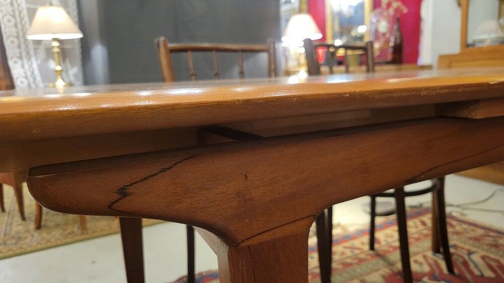 Extendable Scandinavian table