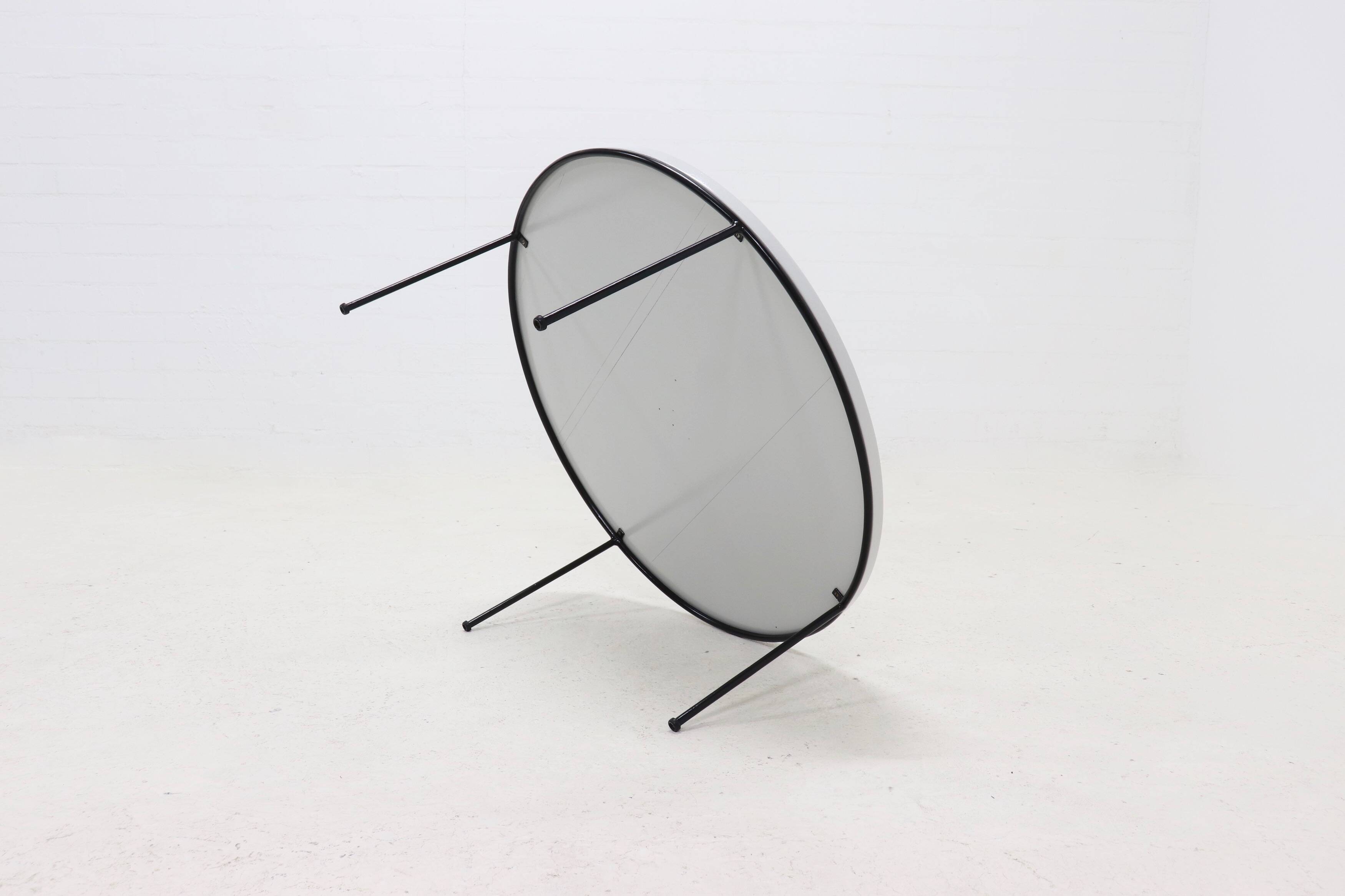 Round Coffee Table by Paul McCobb for Metz & Co 1950s