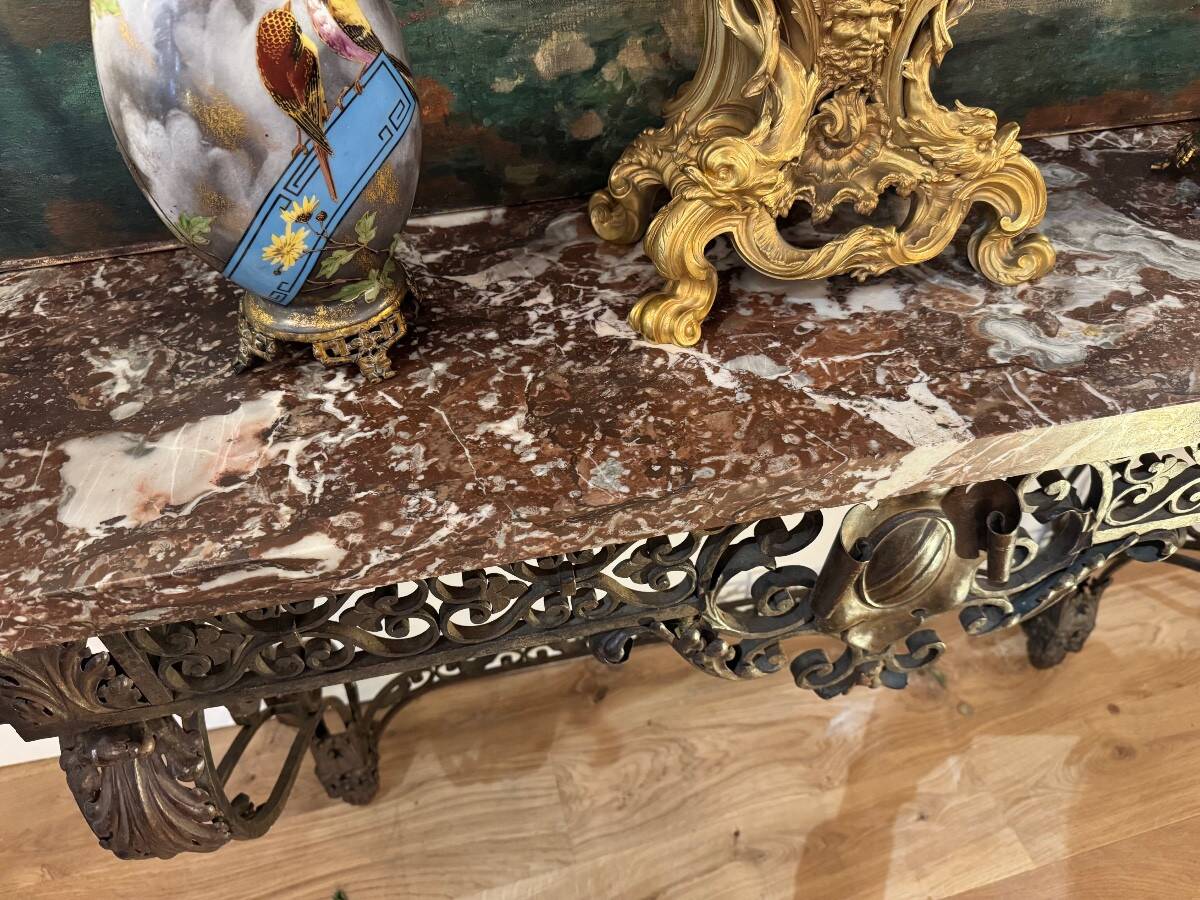 Console en fer forgé d’époque Napoléon III dessus de marbre rouge de Rance