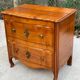 Commode de style mix Louis XV Louis Philippe noyer massif queue d'aronde