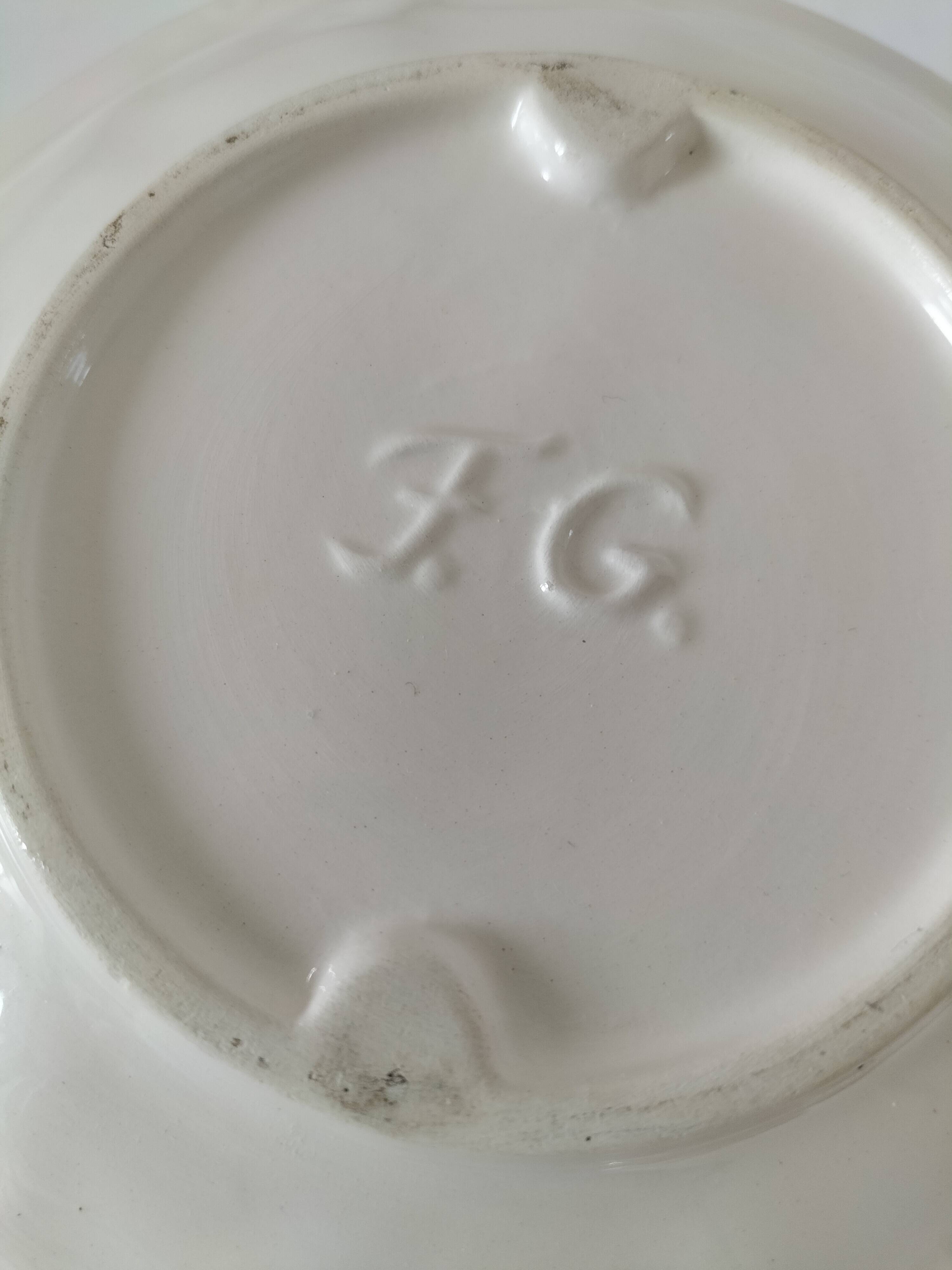 Saucière en barbotine fleurie Faianças Germano Portugal avec cuillère