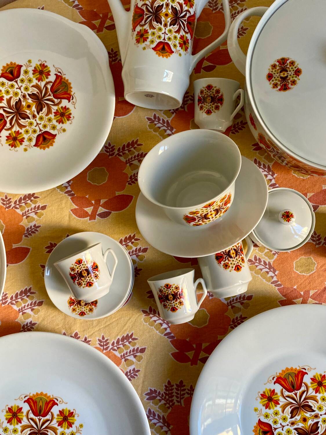 Seventies porcelain service