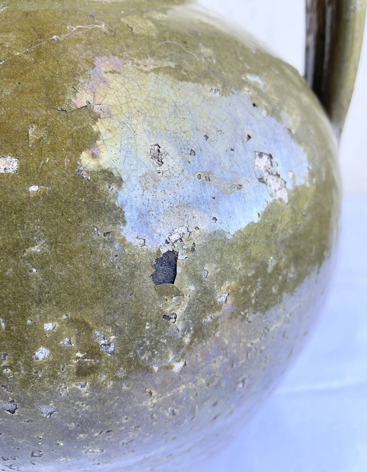 Ancient oil jar in glazed terracotta, khaki green — Auvergne, Lezou