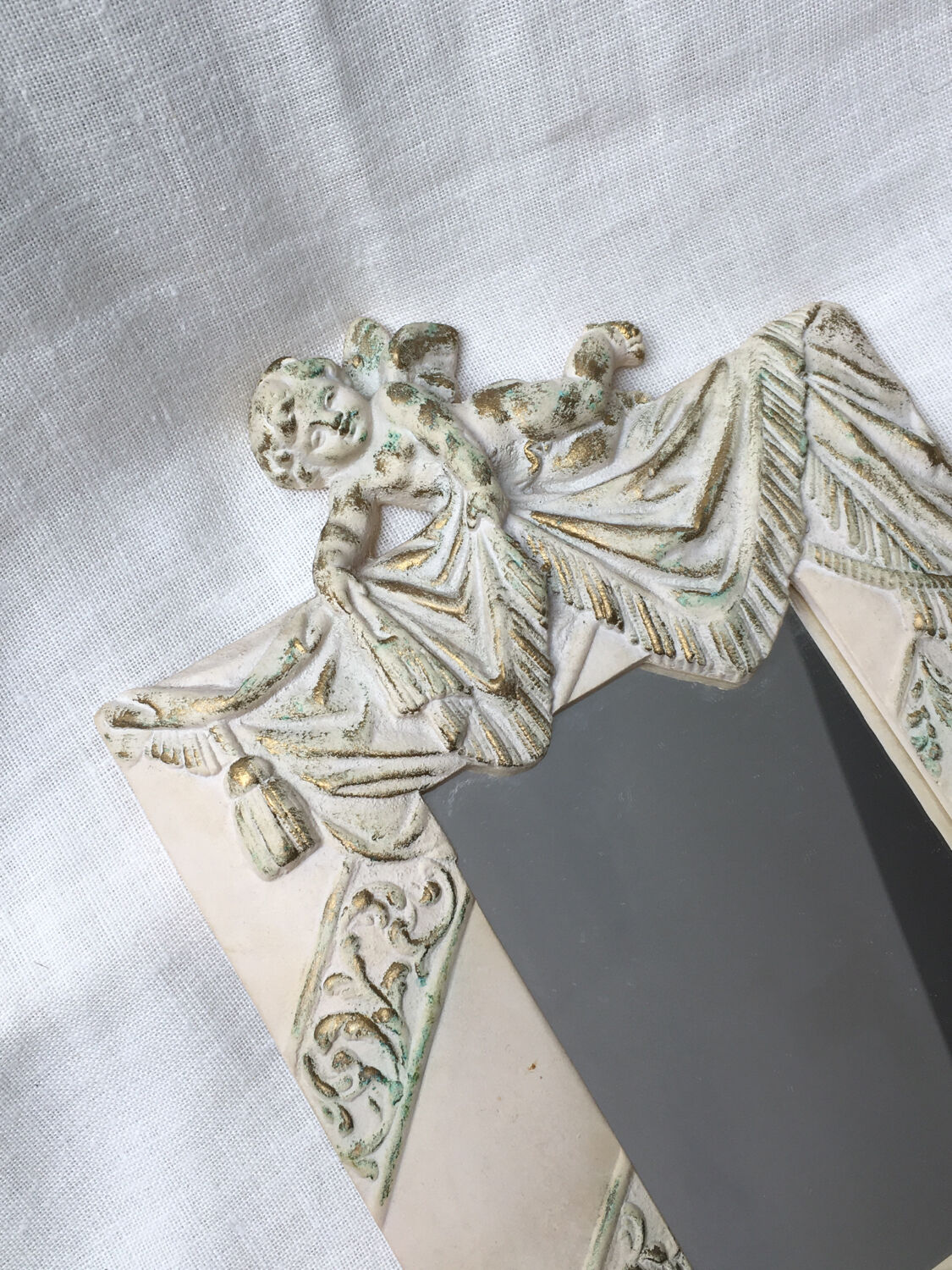 Mirror to pose angel