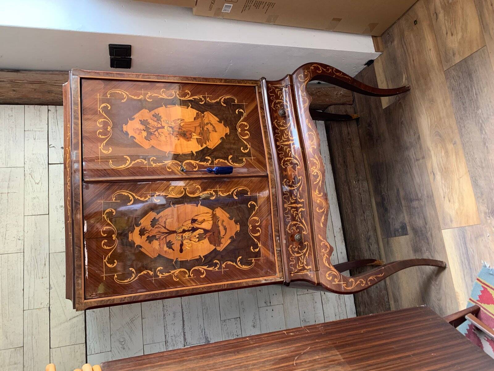 Vintage Italian brown wooden cocktail bar cabinet with inlaid marquetry from the 1950s.