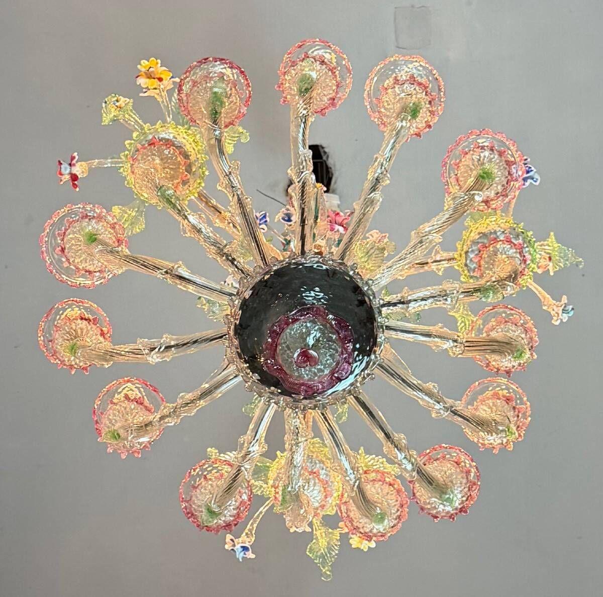 Large Venetian Rezzonico chandelier in multi-colored Murano glass, circa 1920