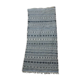 White and black 93x200cm rug