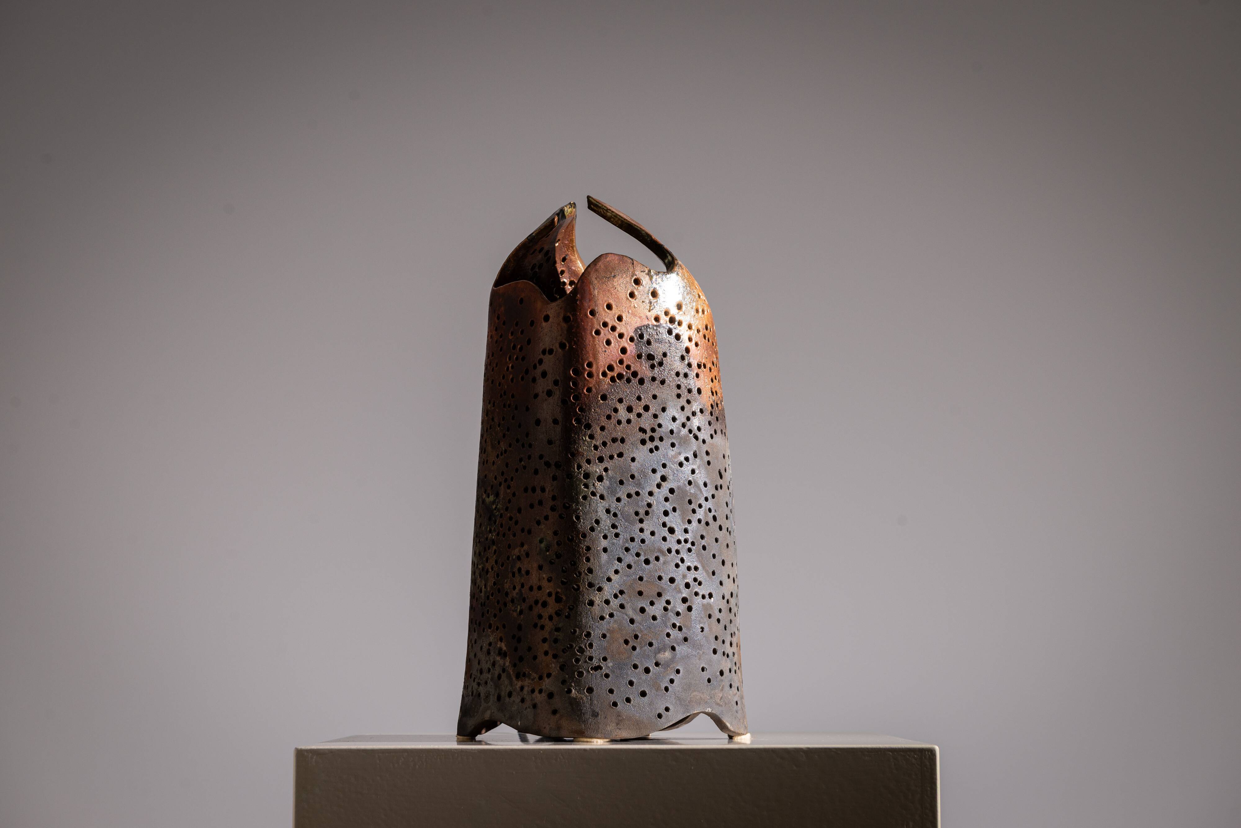 Sculptural ceramic table lamp