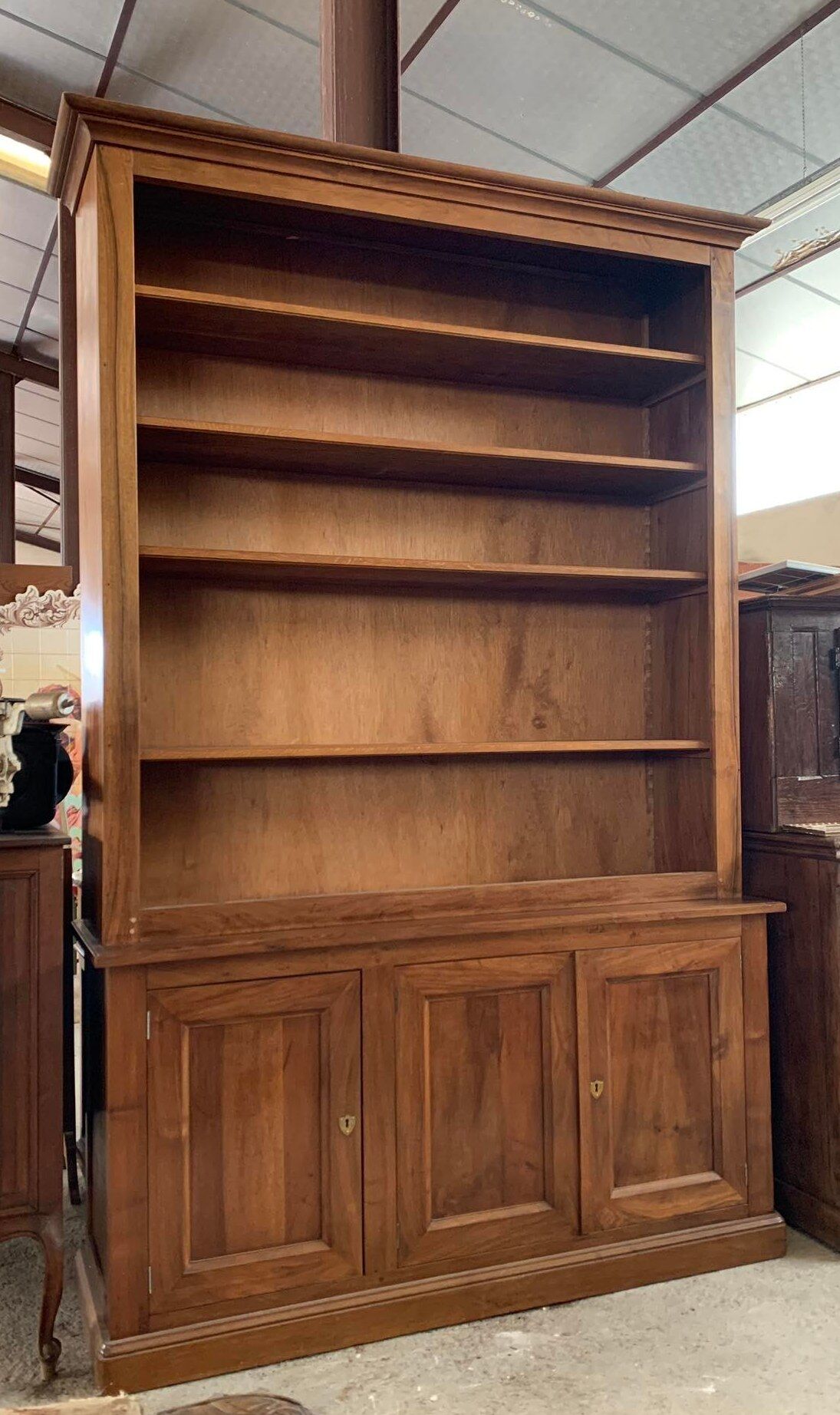 Bibus bookcase of walnut parquet with blonde patina