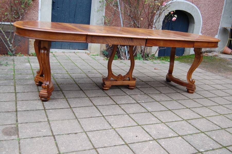 Napoleon III period walnut table from the late 19th century with extensions