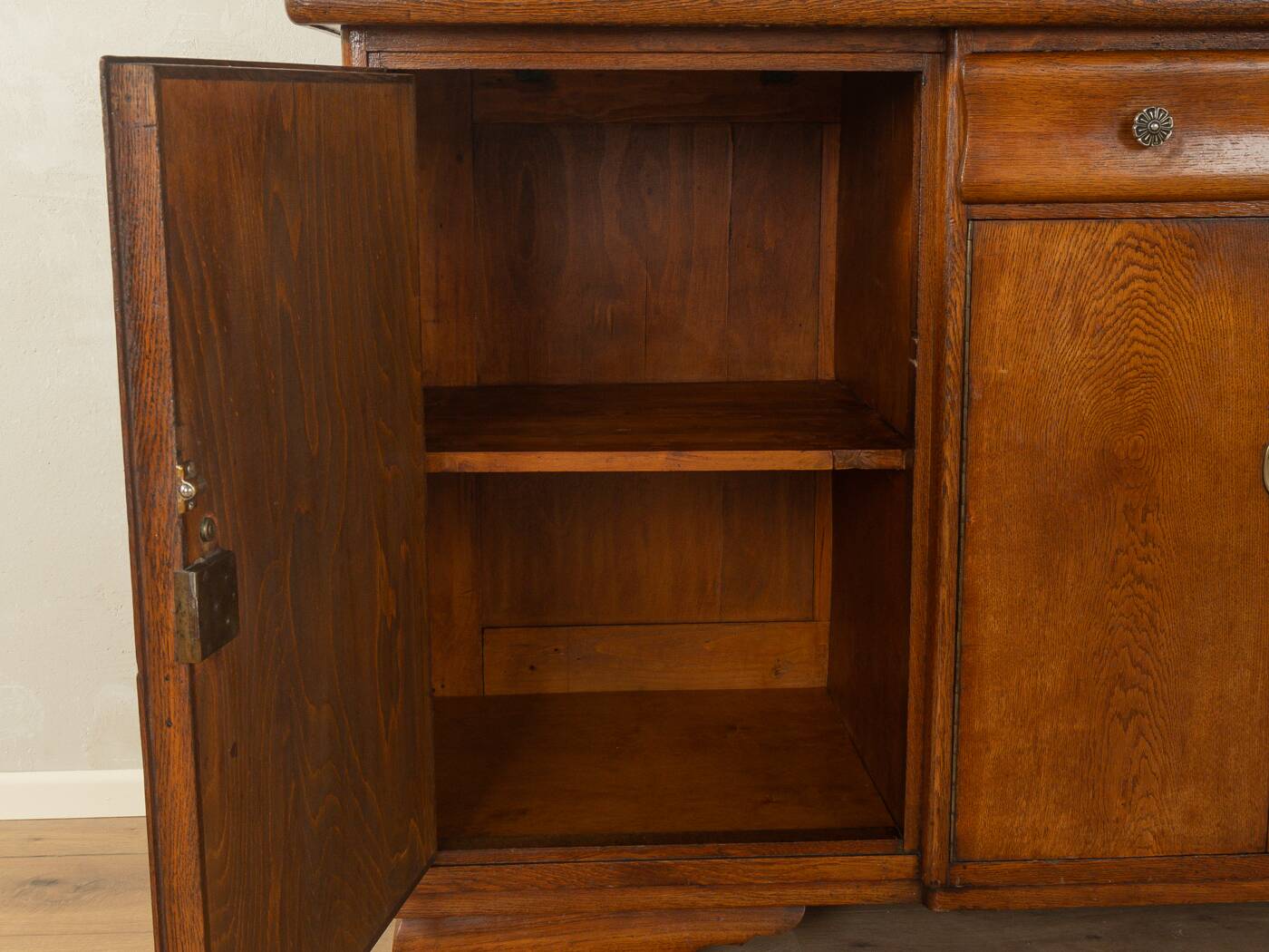 Wonderful two-piece kitchen cabinet from the 1920s