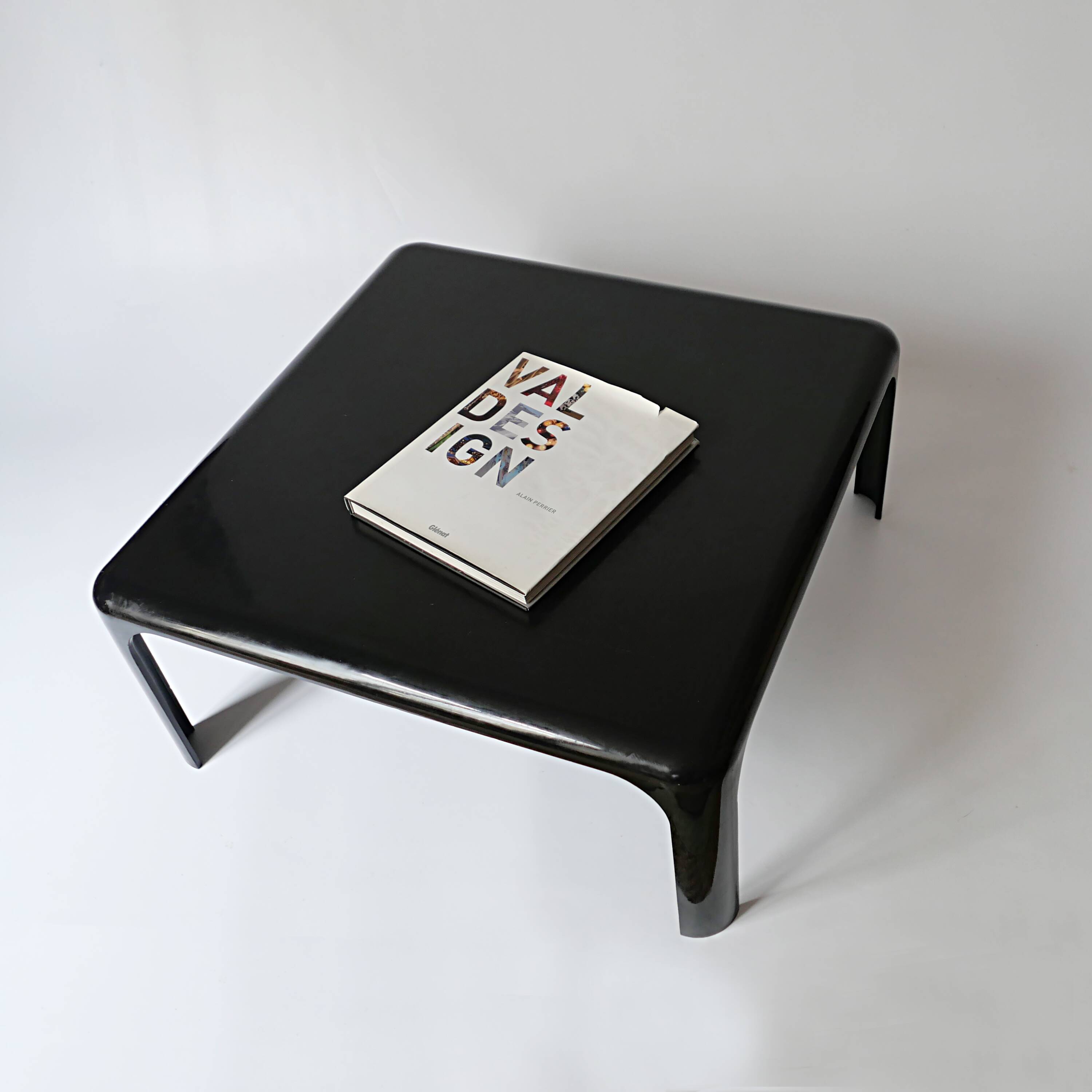 Vico Magistretti coffee table 70s vintage design 1970 Artemide