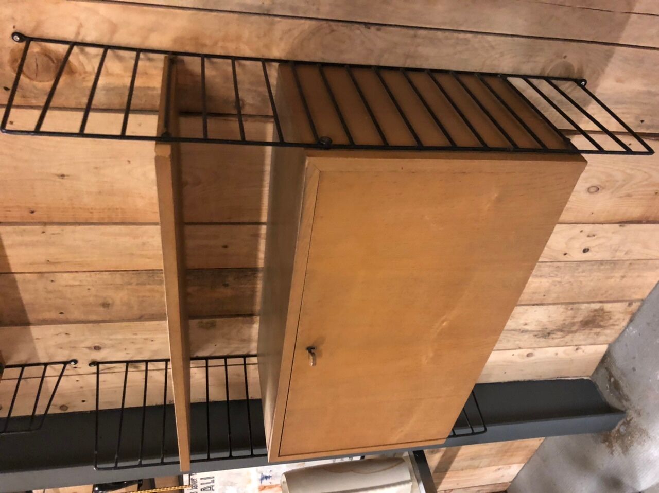 Wall unit ntrinning strinning shelf desk for string design