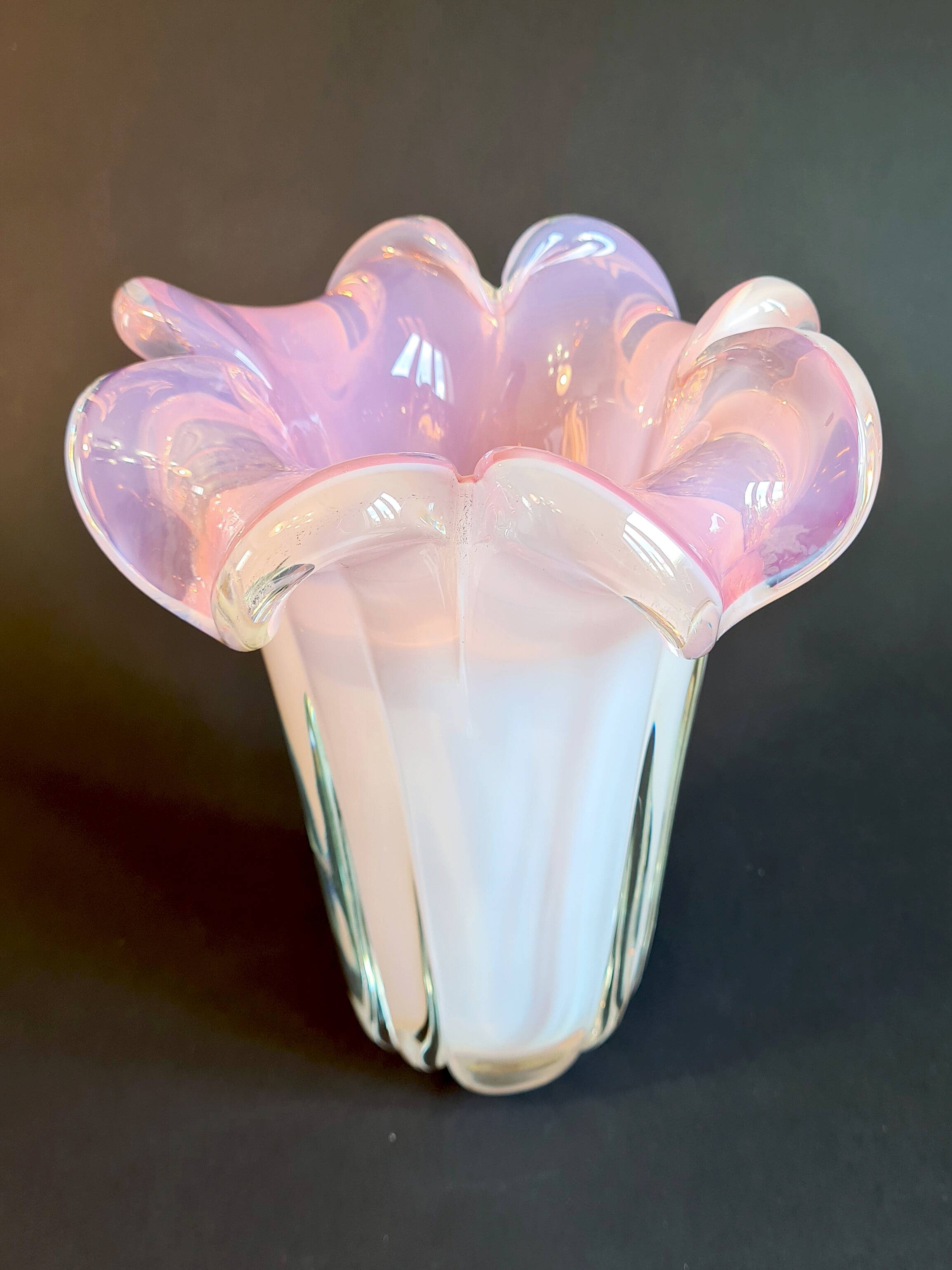 “Fleur Opaline” vase in glass