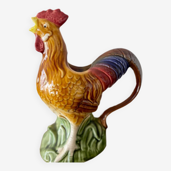Slurry pitcher in the shape of a rooster