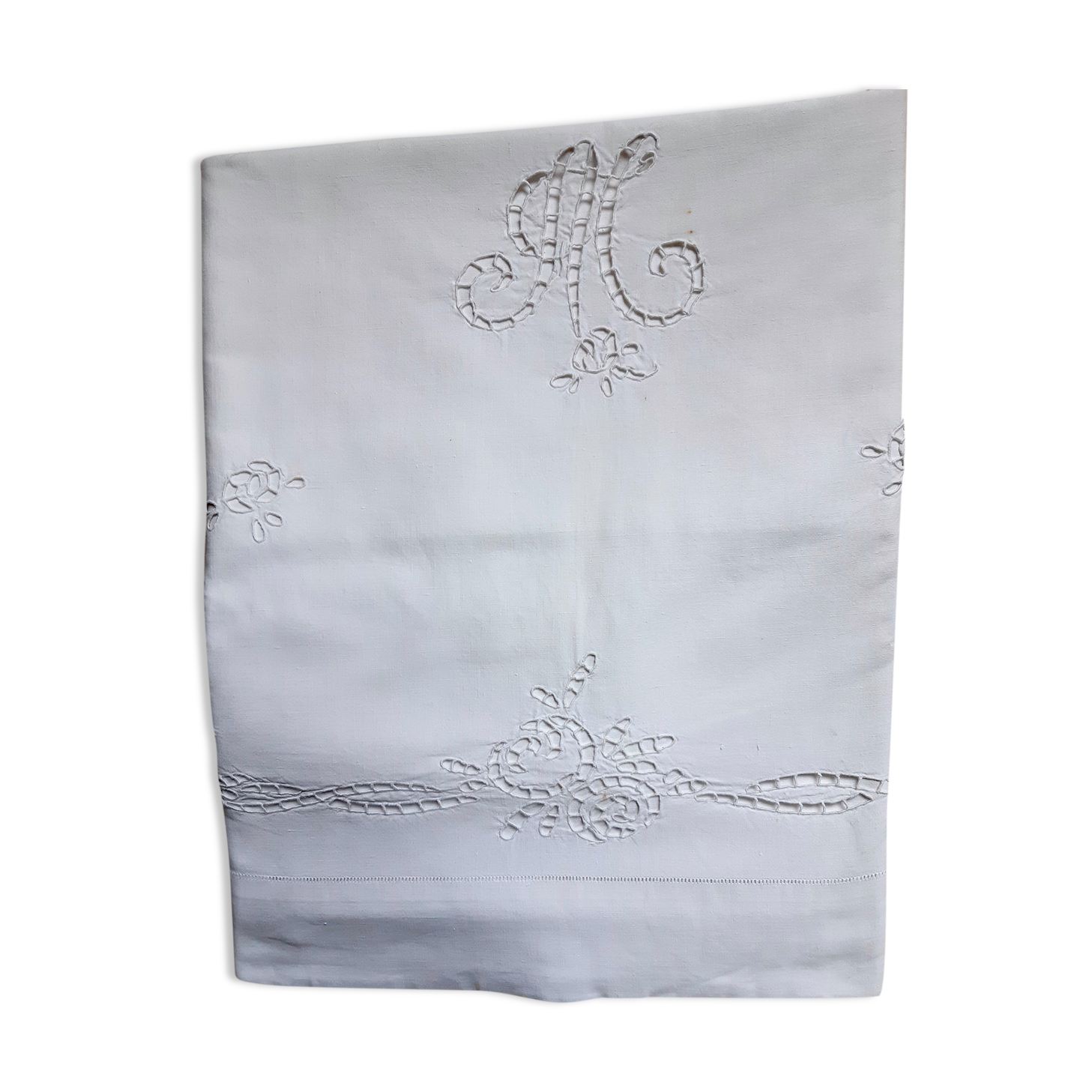 Cotton sheet embroidered Richelieu monogrammed "M"