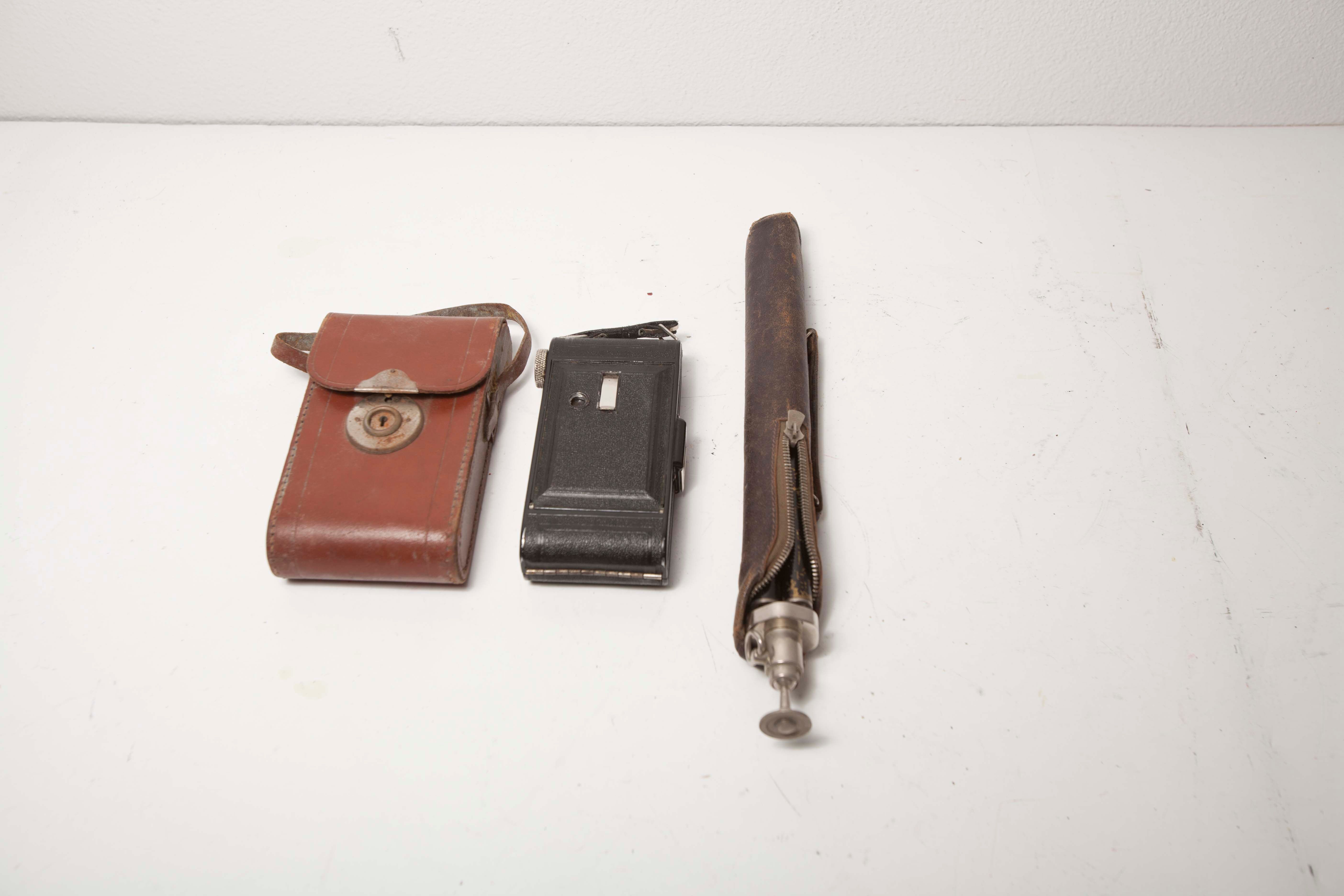 Camera pleases 1930 with photo foot