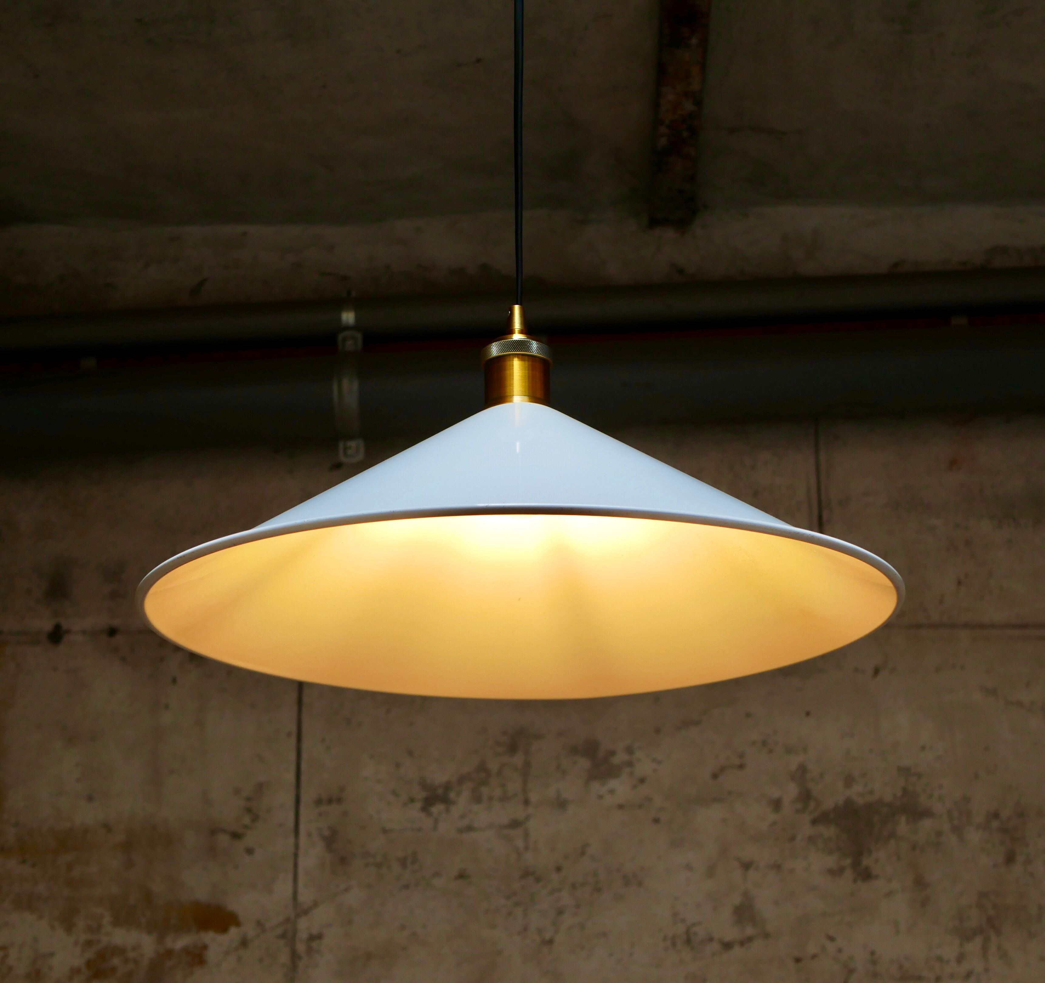 Vintage enamelled suspension