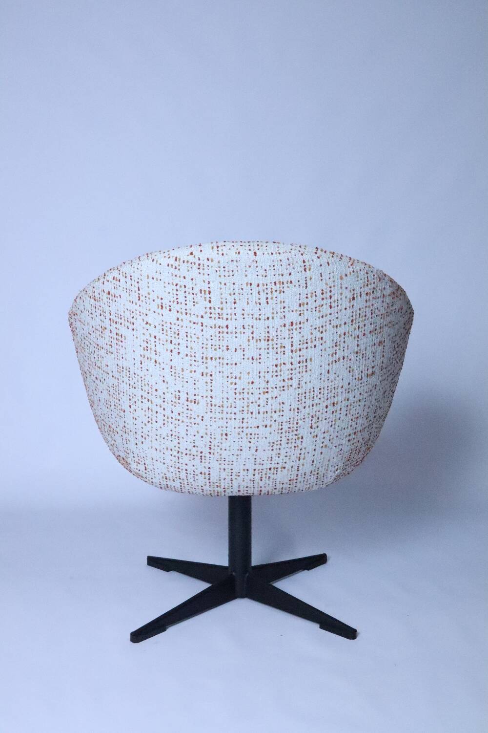 Fauteuil pivotant, tissu bouclé rouge et orange, années 1970