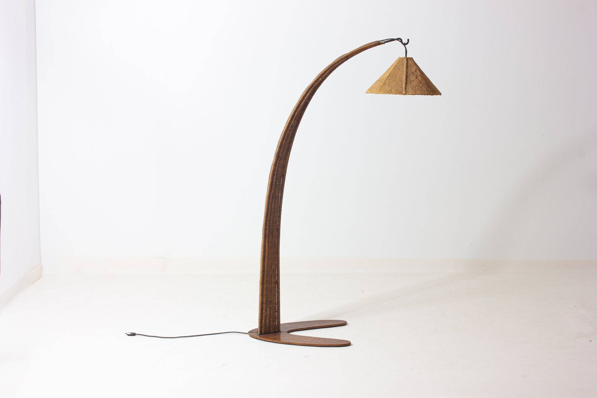 Italian wood arc floor lamp in rattan, 1970s