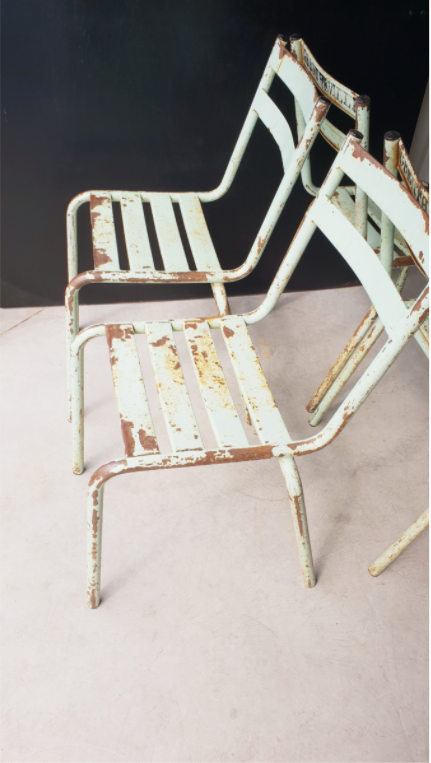 Set of 4 metal chairs