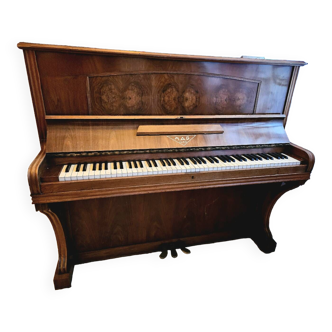 MAG upright piano