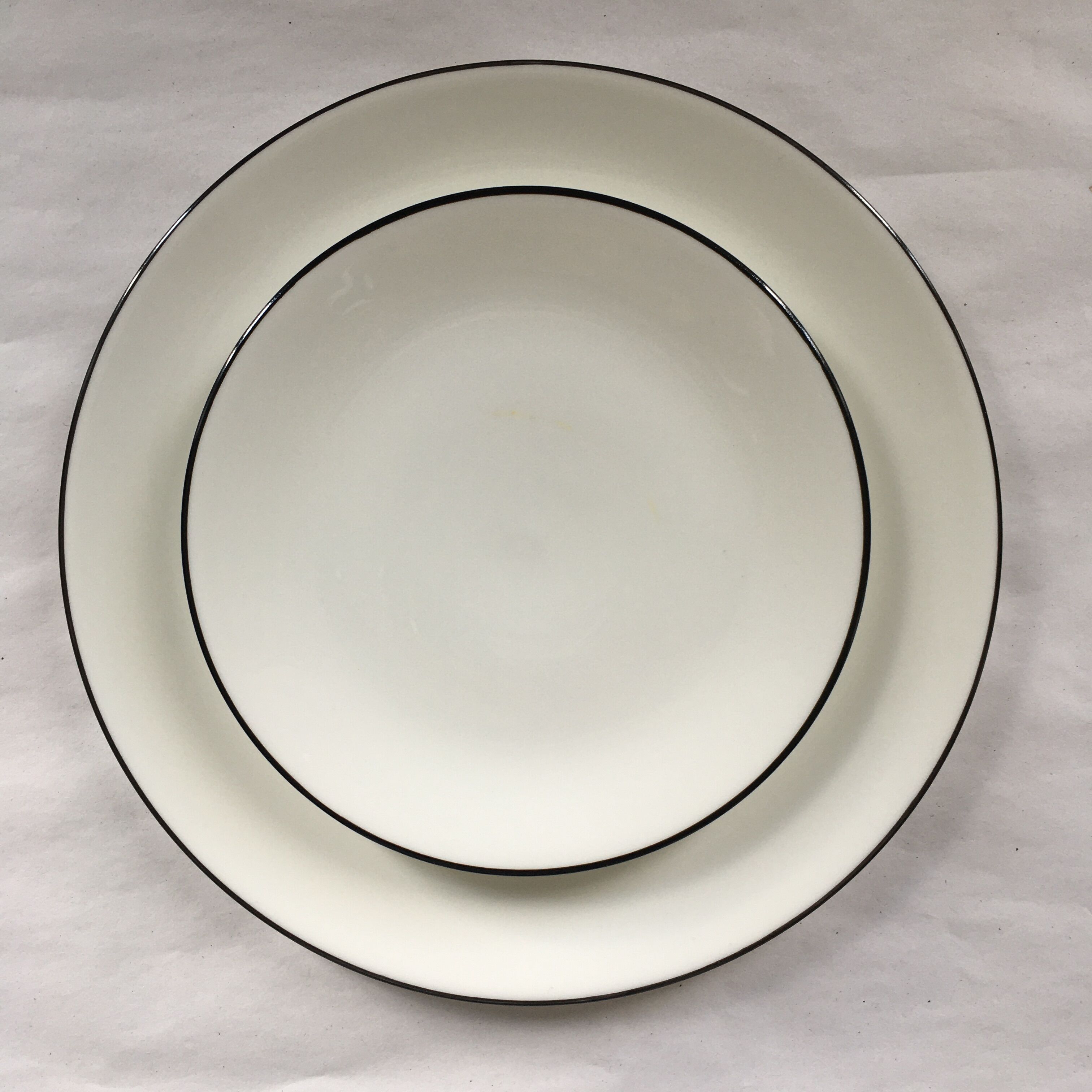 Set of 2 porcelain plates
