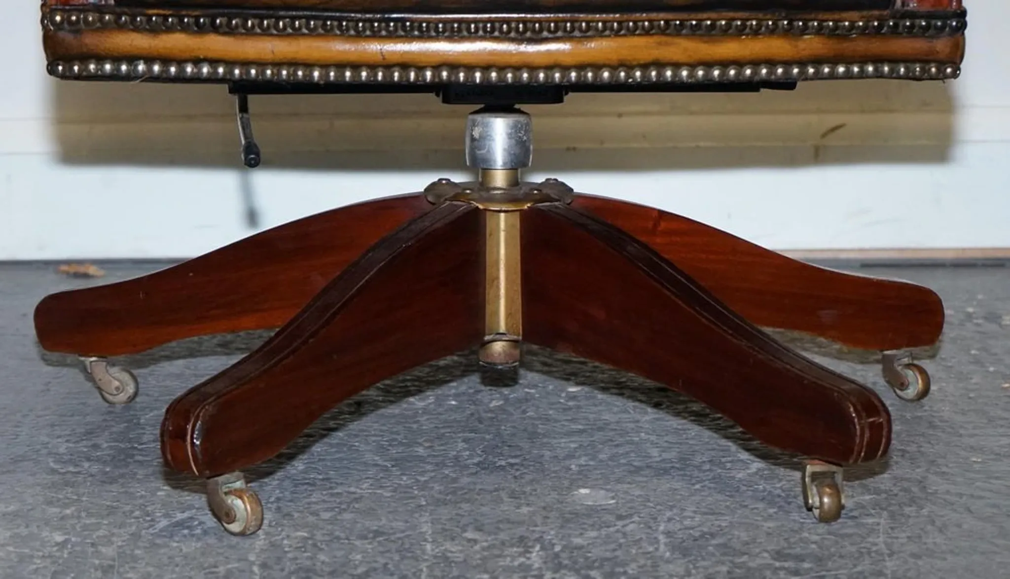 Antique Chesterfield Office Chair in Hand-Dyed Leather in Georgian Style