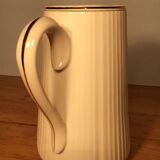 White pitcher streaked
