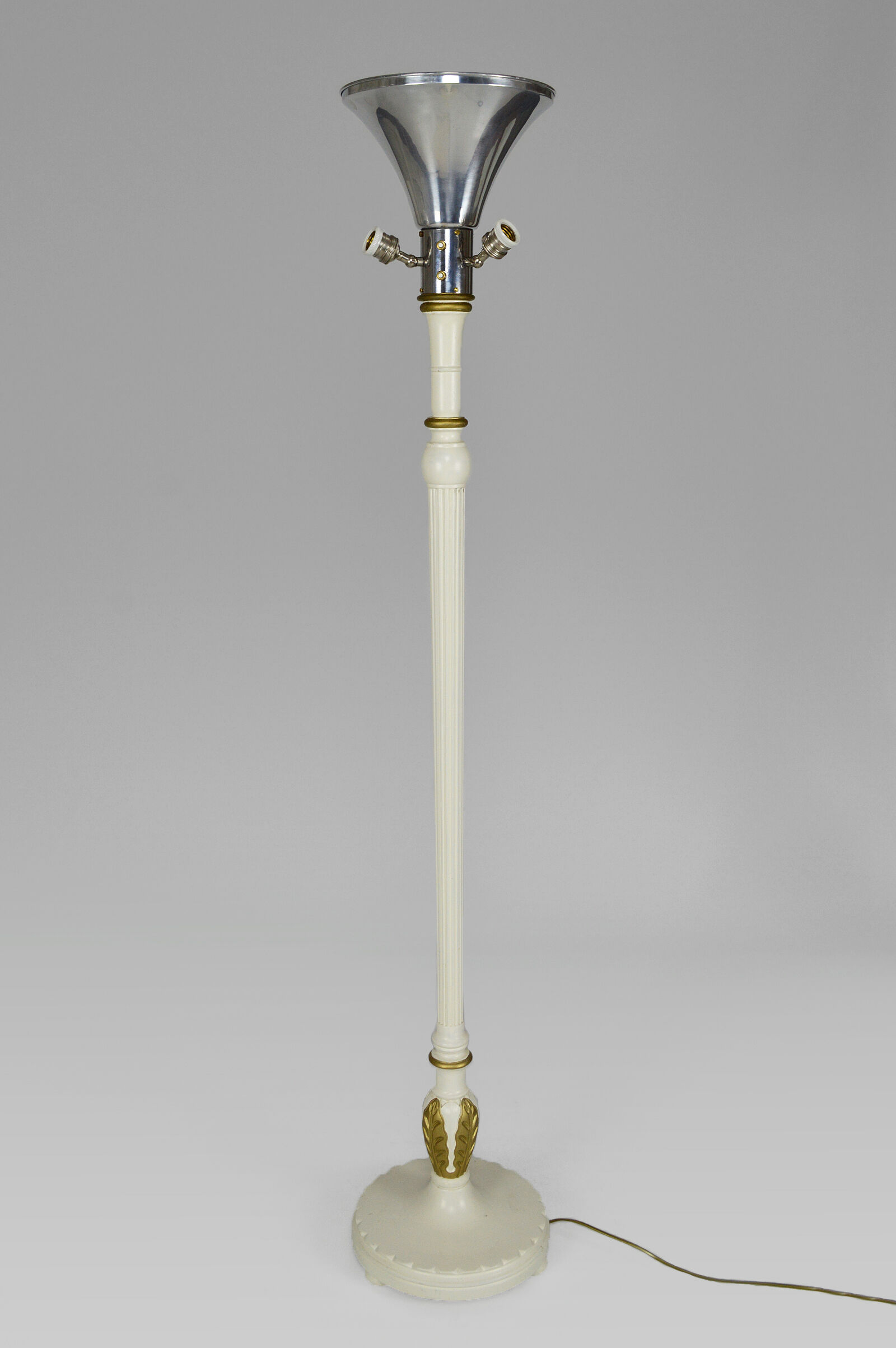 Art Deco floor lamp in white and gilded painted wood, 1925