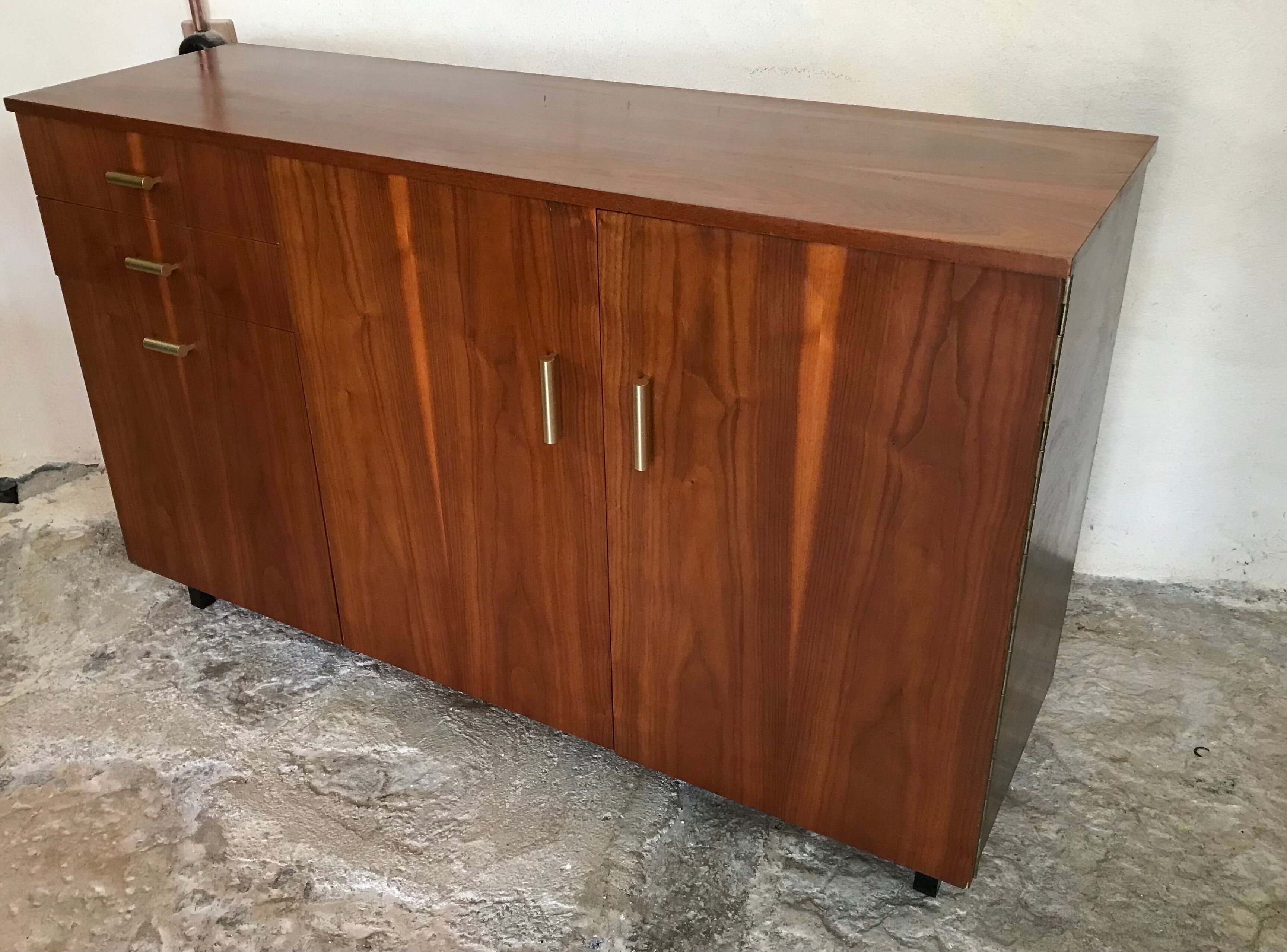 Vintage enfilade 1960-1980's blond walnut veneer handles brass