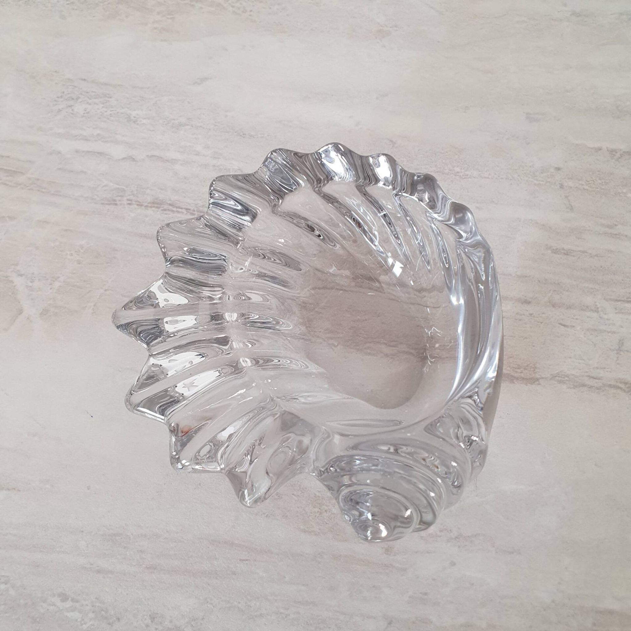 Shell-shaped glass pocket tray