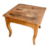 Table pieds galbés