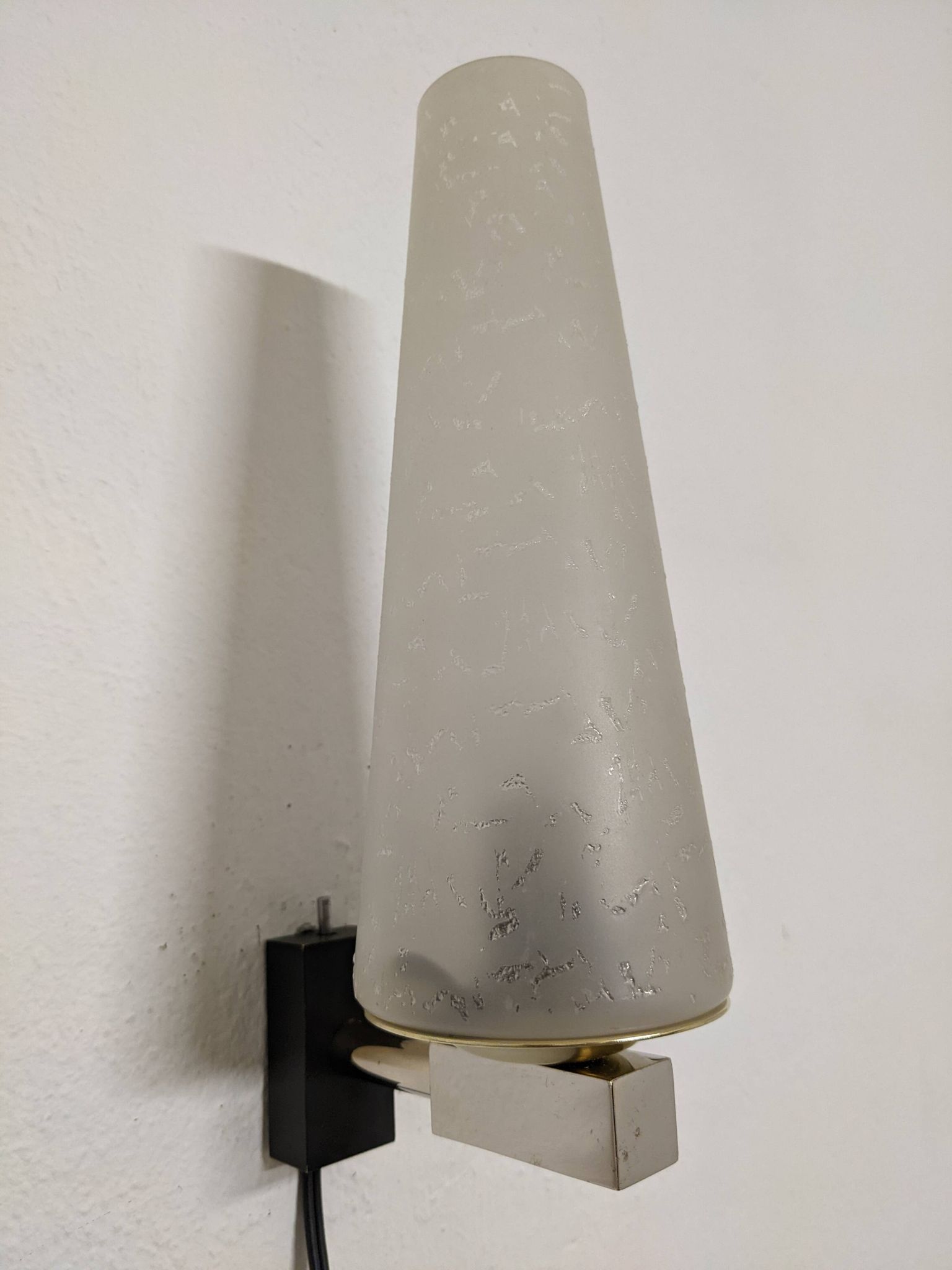 Arlus glass and brass wall lamp, France circa 1960