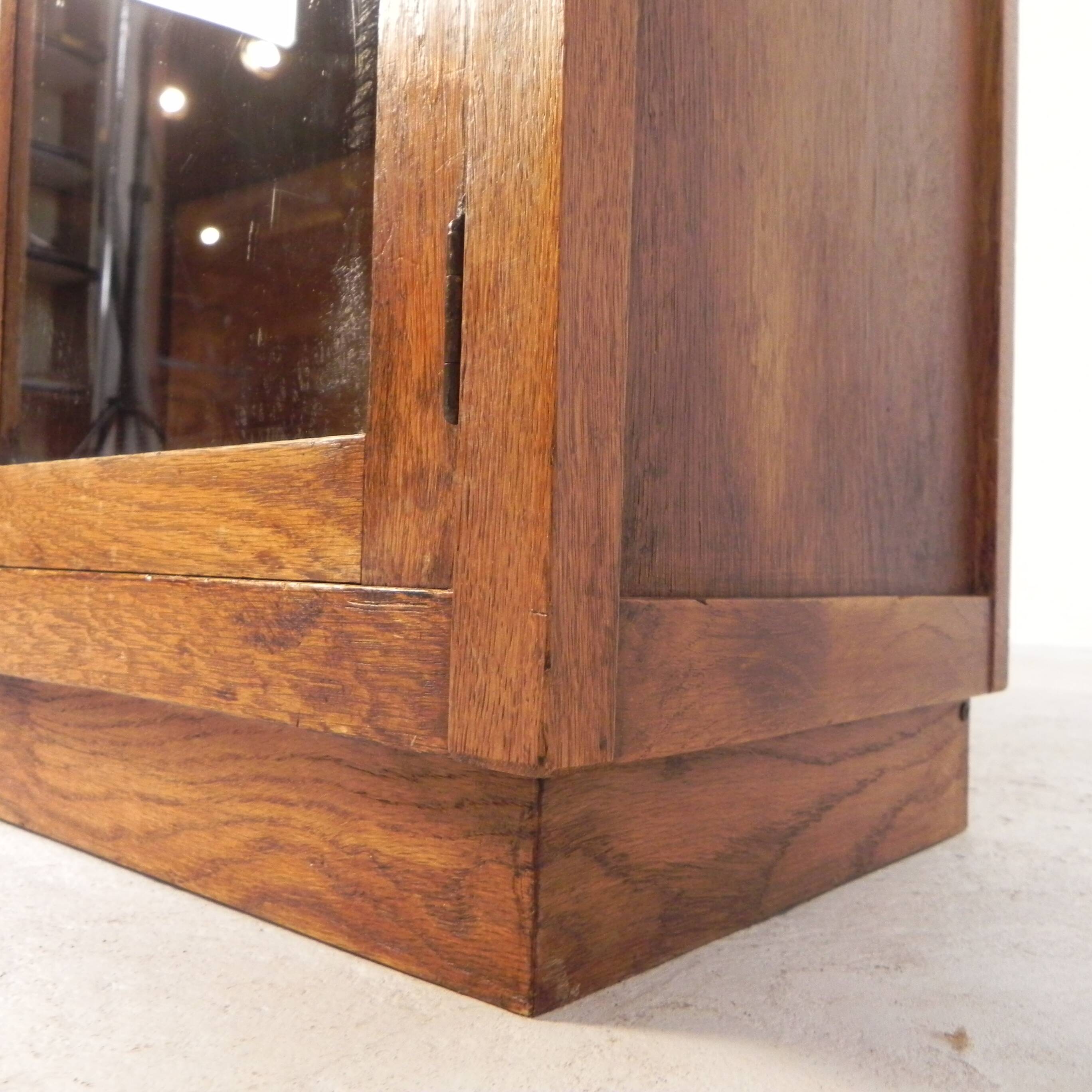 Petit meuble vitrine avec 2 portes, années 1930